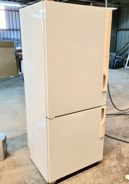 westinghouse 380l freezer