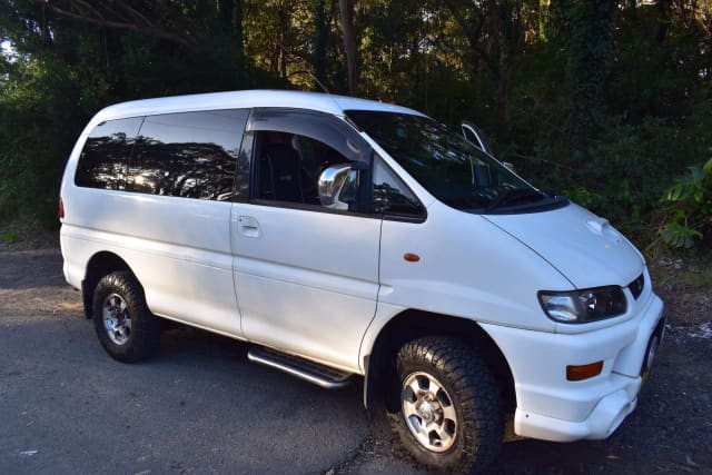 Mitsubishi delica 2002