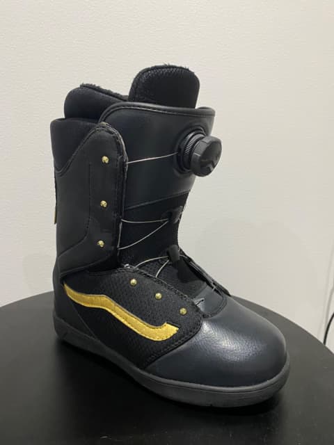 vans snowboard boots size 8