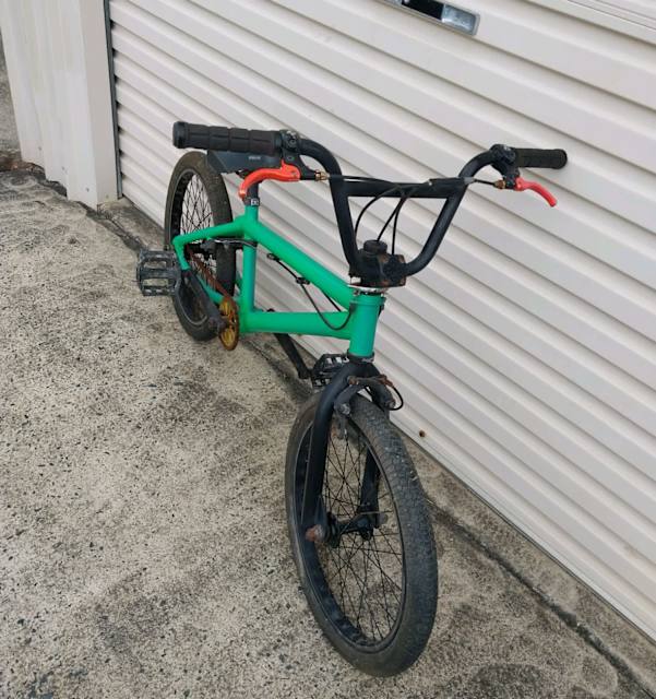 mongoose brawler 20 inch bike