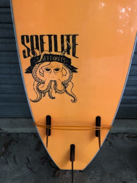 SURFBOARD..SOFTLITE..6 FOOT 6..3 FINS..LEGGY..GREAT USED CONDITION ...