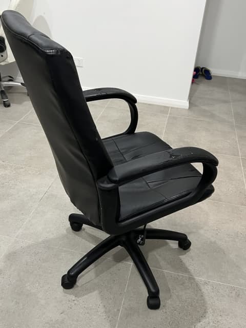 desk chair pick up today