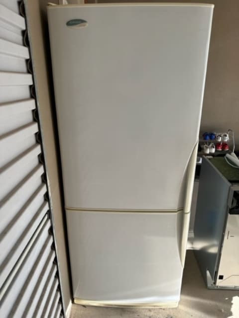 westinghouse 410 litre fridge freezer