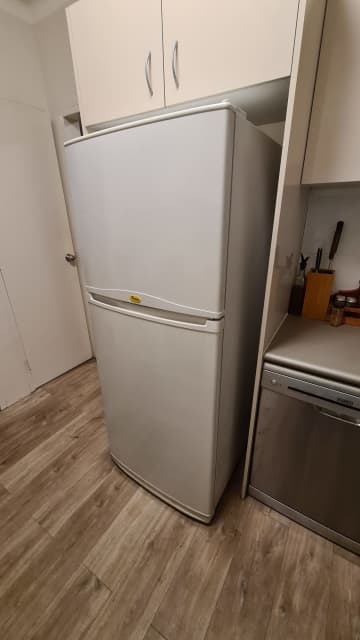 whirlpool medium fridge