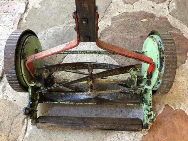 Old qualcast push online mower