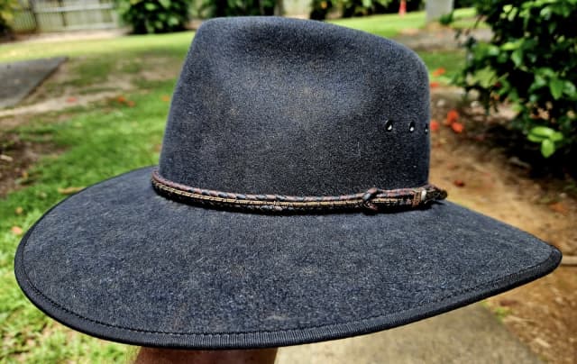 akubra cattleman graphite