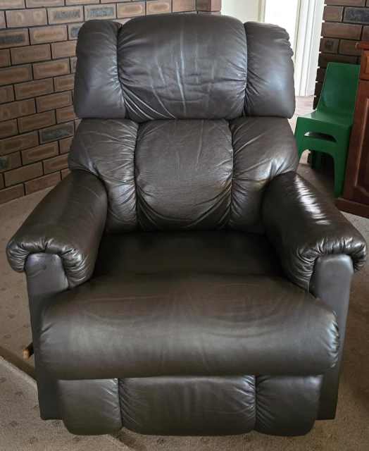 Lazboy Brown Leather Lever Recliner Chair Armchairs in Winthrop WA
