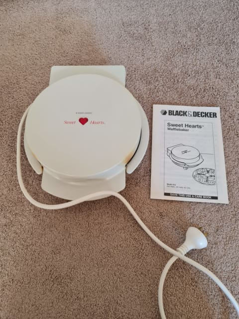 Black Decker Sweet Hearts Shaped Waffle Maker works vintage