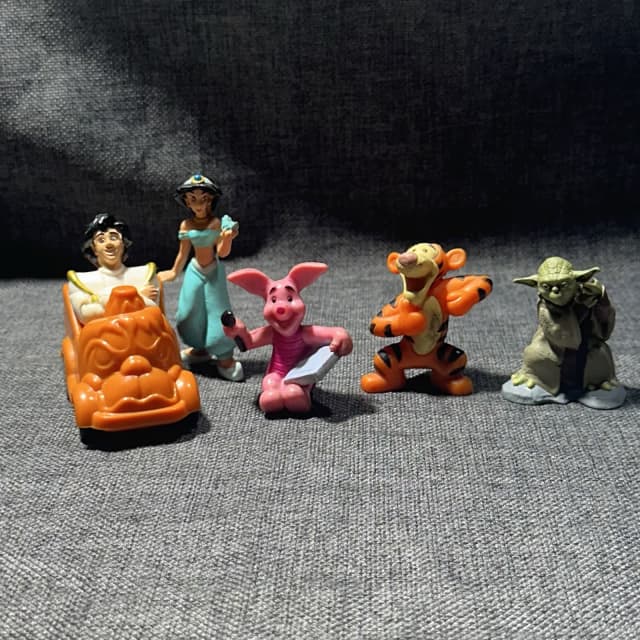 Vintage Toy Figures Disney Aladdin Princess Jasmine Winnie Set & Yoda