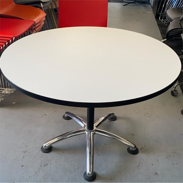 Round table ( delivery available) Dining Tables in Dandenong VIC