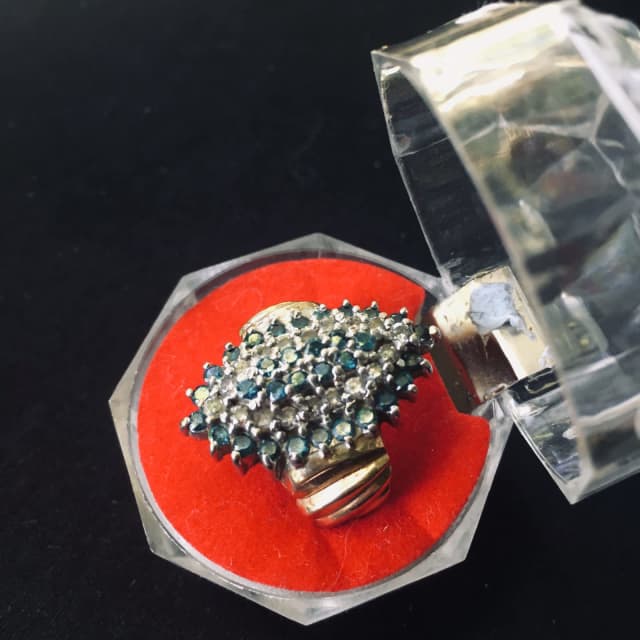 10 ct gold ring with white & blue diamonds weight 6.6 grams size 0