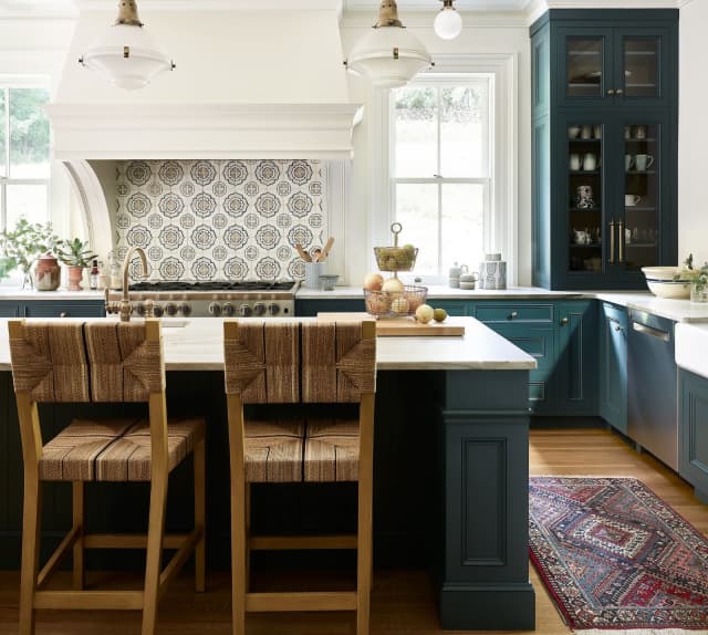 Kitchen (L shaped with island in shaker profile) Building