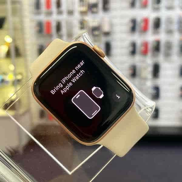 Apple Watch Series 4 GPS Cellular Rose Gold 44MM Good Condition iPads