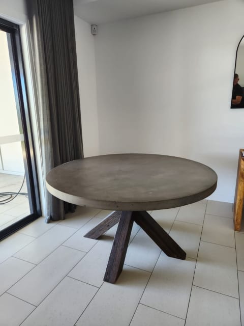 Nick scali levanzo round shop dining table