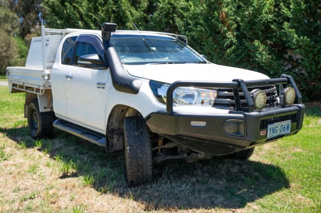 2017 TOYOTA HILUX SR (4x4) 6 SP MANUAL X CAB UTILITY | Cars, Vans ...