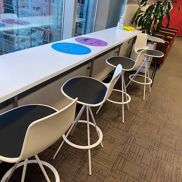 Wall Side White High Table in Good Condition Buffets & Side Tables