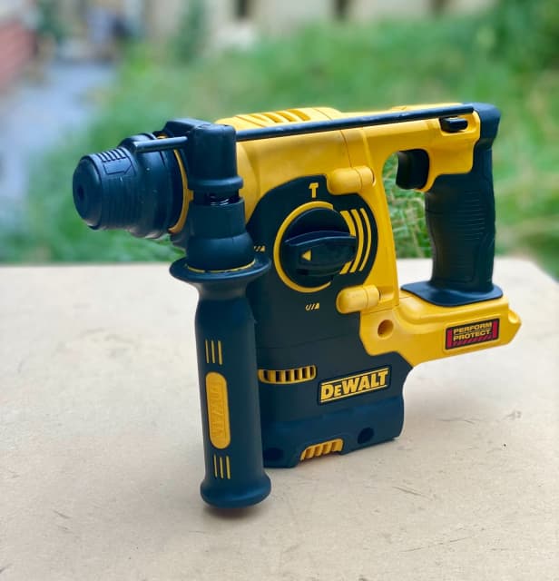 DeWALT 18V HAMMER DRILL 3Mode Rotary SDS XR (like NEW) DCH253NXE