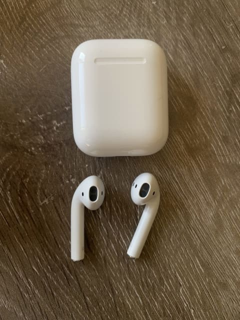 Apple EarPods second generation with case and charger | Headphones ...