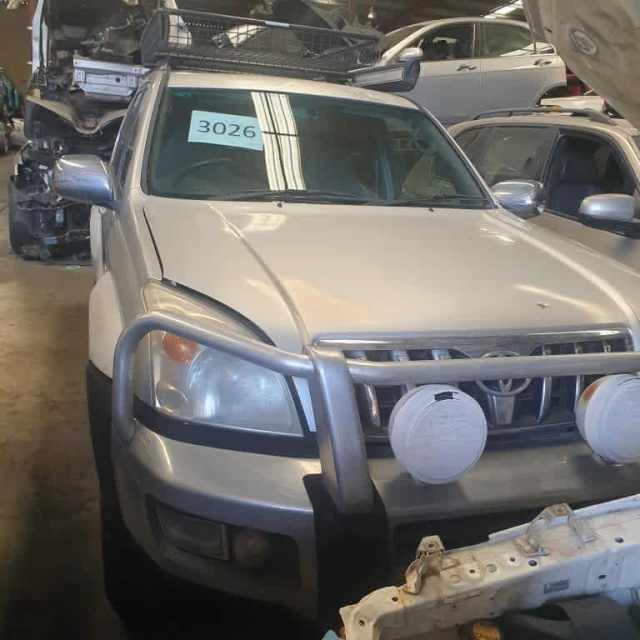 C3026 Toyota Landcruiser 120 ser silver 2005 wrecking Auto Body