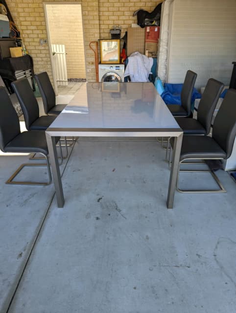 gloss table and 6 chairs