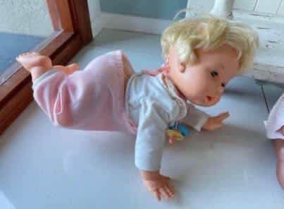 .1988* OOPSIE DAISY Made by IRWIN TOY LIMITED Crawling Position Doll ...