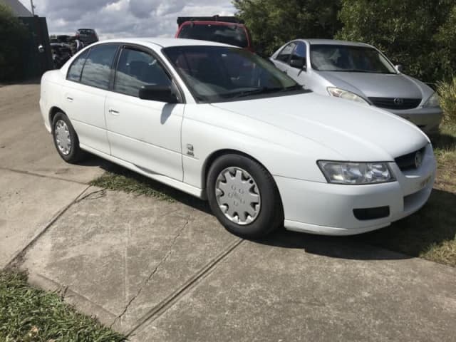 WRECKING 2005 HOLDEN VZ COMMODORE MANY PARTS AVAILABLE CHEAP ...