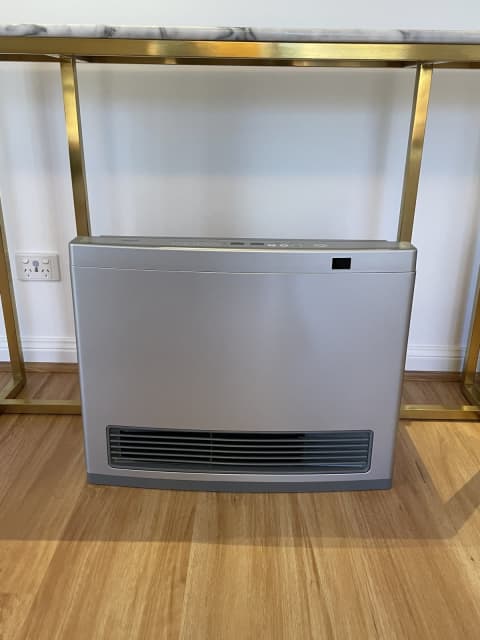 AS NEW - RINNAI AVENGER 25 LPG HEATER WITH REMOTE, WARRANTY & EXTRAS ...