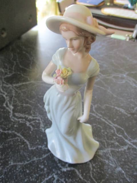 Vintage Adora Fine Porcelain by Cosmos Lady with Hat & Flowers ...