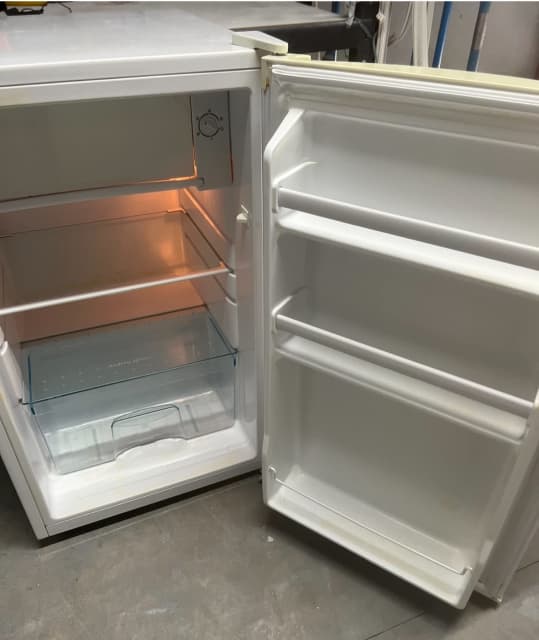 Warranty 116L Bar Fridge GVA H850 W495 D560 good work condition Pick U