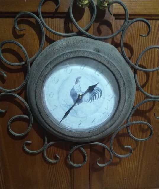 52 X 32 metal wall clock farmhouse/country like new battery Clocks