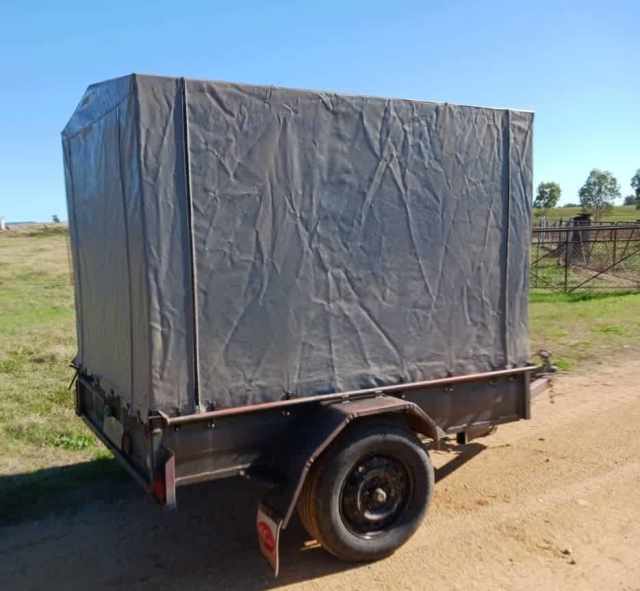 Box Trailer 7x4.5 ft with enclosed canopy and stock crate Trailers