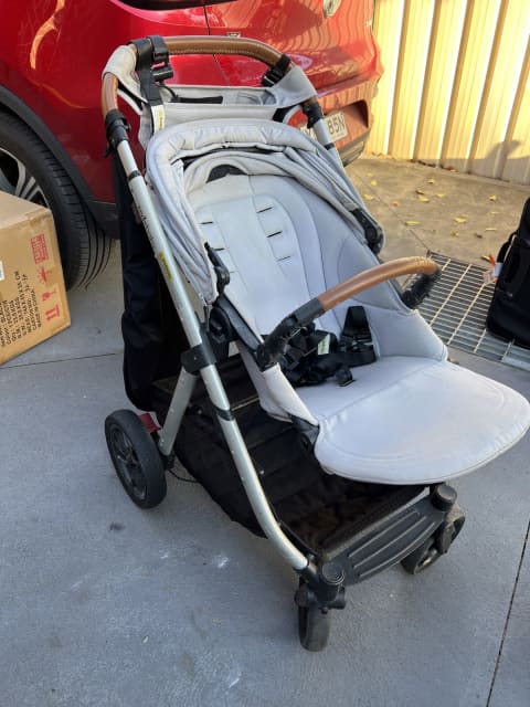 redsbaby metro pram 2017