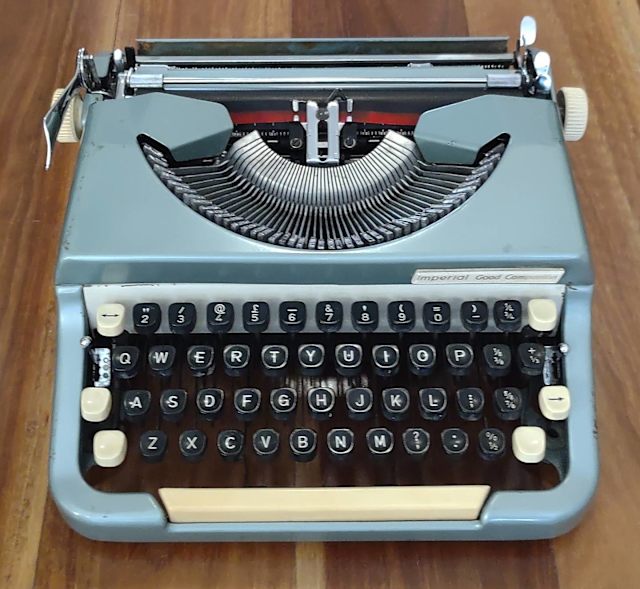 Vintage Imperial Good Companion Model 6 Typewriter Other Electronics