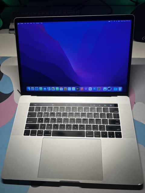 Late 2016 Macbook Pro, 16GB RAM, Core i7, 256GB SSD | Laptops