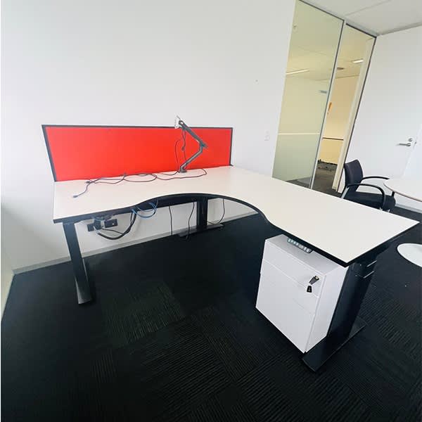 Our Price 600 RRP 1700! Electric corner desk, stand up Desks
