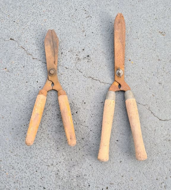 2 VINTAGE GARDEN CLIPPER SHEARS Garden Tools Gumtree Australia
