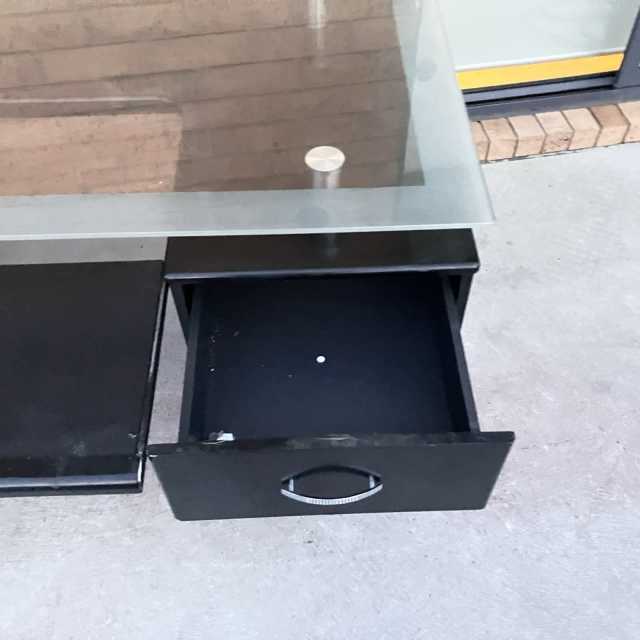 Desk, good for multiple users has a nice piece of glass on top Desks