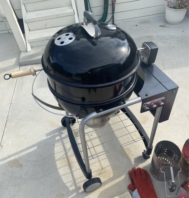 er Performer charcoal BBQ with rotisserie. BBQ in Ararat VIC