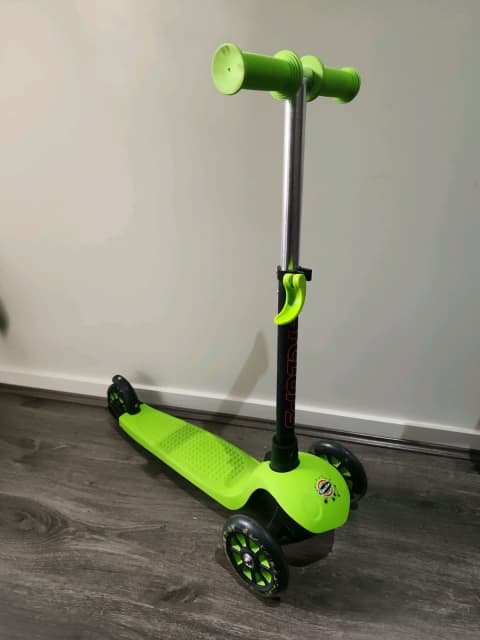 Lean n Glide Tri Scooter kids w.LED wheels | Kid's Bicycles | Gumtree ...