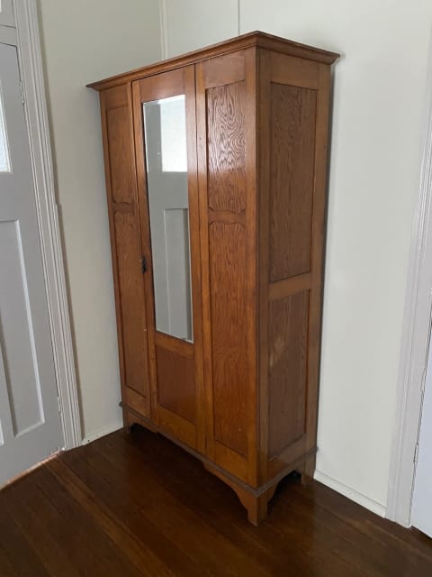 Gumtree 2024 antique wardrobe