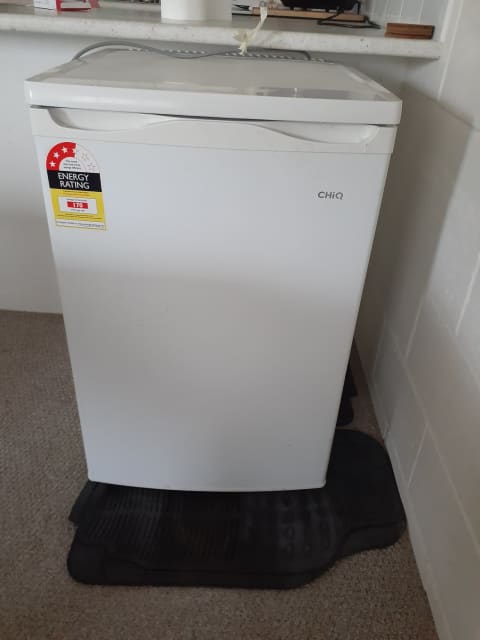 chiq upright freezer 89l