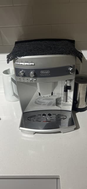 DeLonghi Magnifica ESAM03110S | Coffee Machines | Gumtree