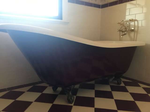 Claw foot acrylic bathtub and vanity | Other Home & Garden | Gumtree ...