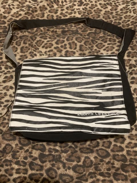 Flip top multi compartment sling bag | Bags | Gumtree Australia Wagga ...