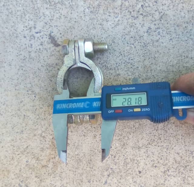 Unused heavy duty hose clamps 28mm internal diameter 2.50 each