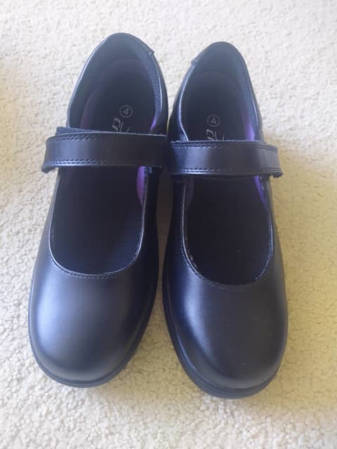 size 4 mary jane shoes