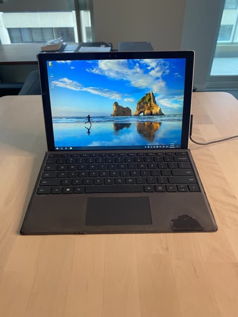 Microsoft Surface Pro 4 i5-6300U 8GB 256GB SSD - Keyboard incl