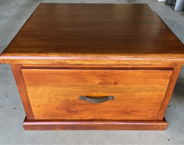 Settler solid wood lamp / coffee table with drawer Coffee Tables
