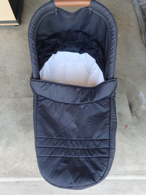 Steelcraft strider 2024 plus bassinet