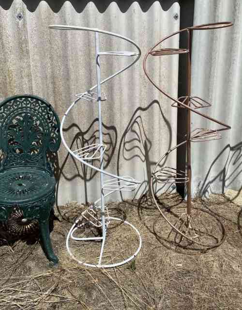 Plant Stand. Vintage Retro Wrought Iron Spiral Plant Stand. 5 Tier